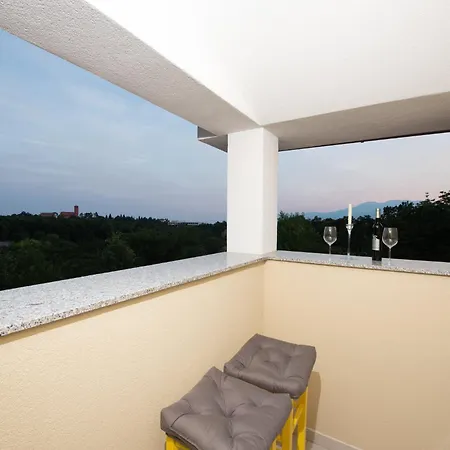 Kuca Za Odmor Diraki R Case de vacanță *