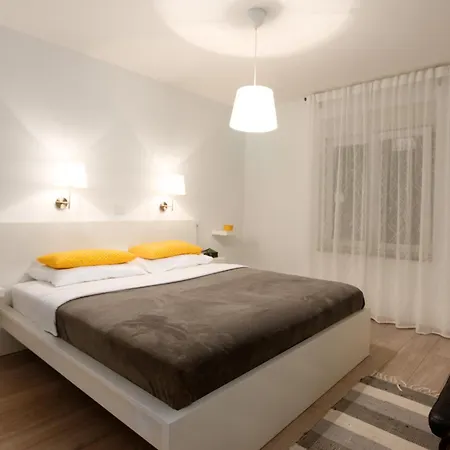 Holiday home Kuca Za Odmor Diraki R